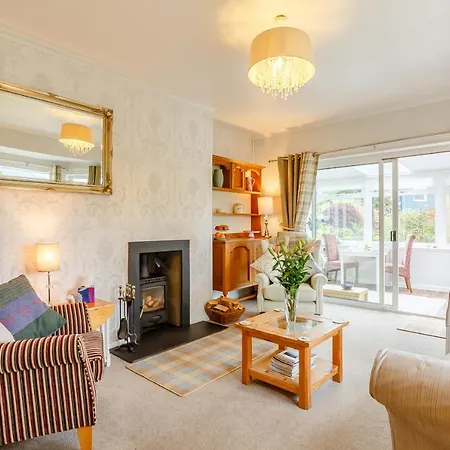 Urquhart Bay B&B-2