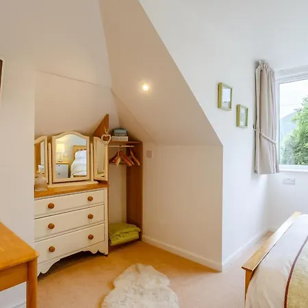 Urquhart Bay B&B-2